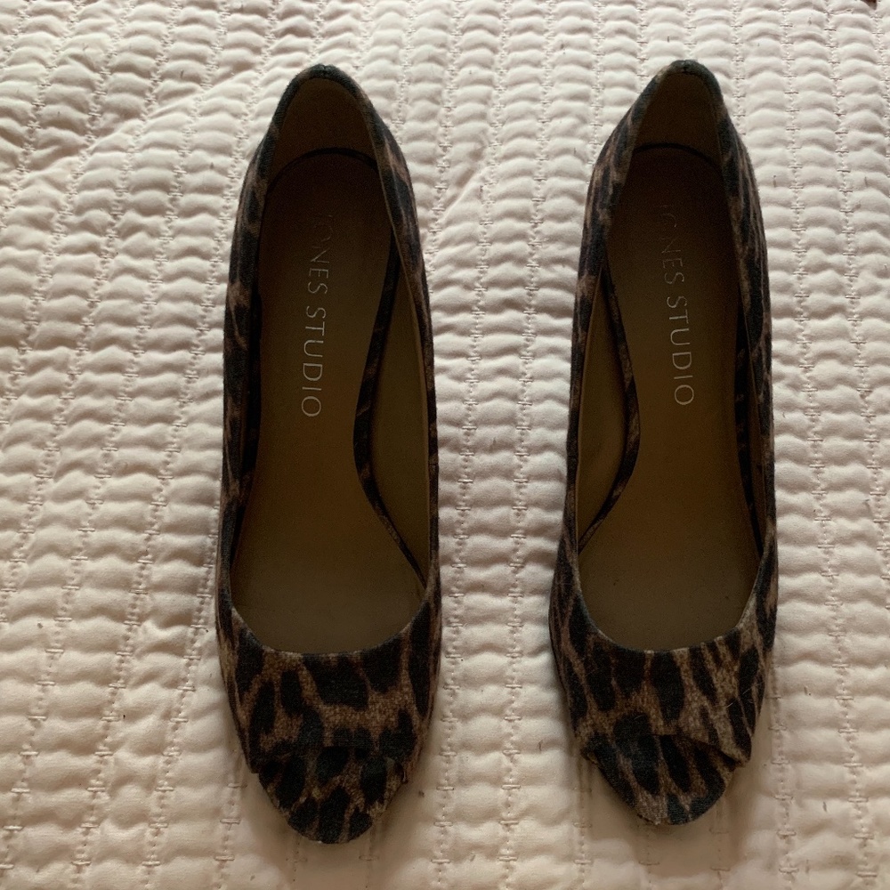 Shoes - Picture 2 of 4
